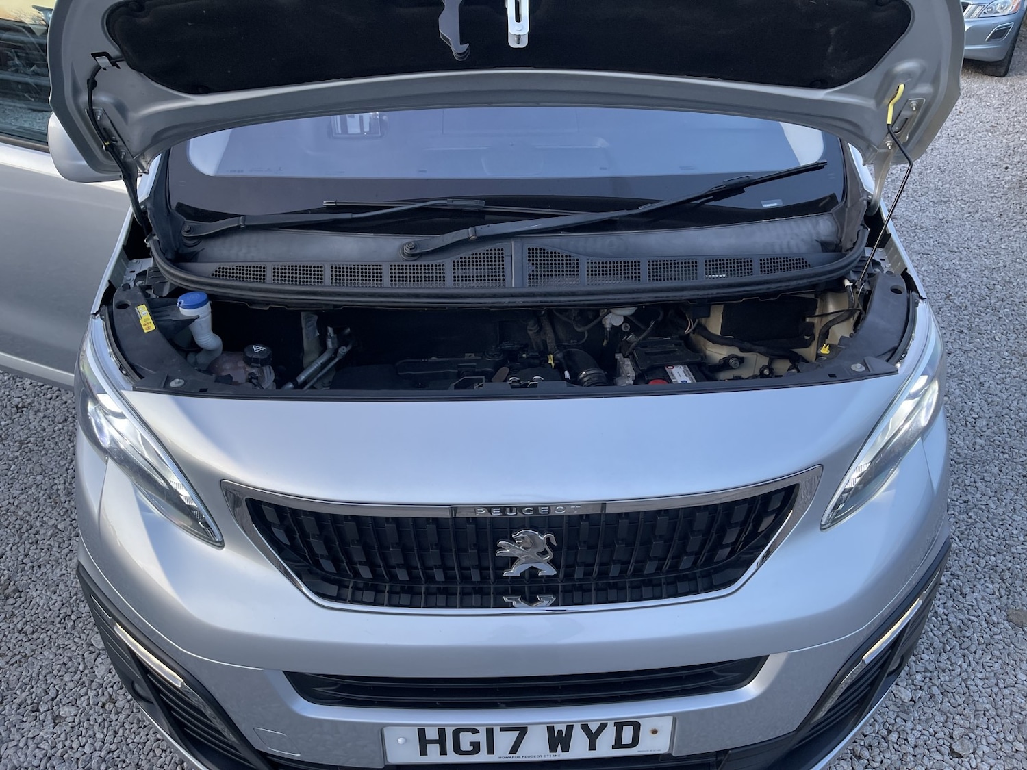 Used Peugeot Traveller 2017 for sale - 77968804: Photo 32