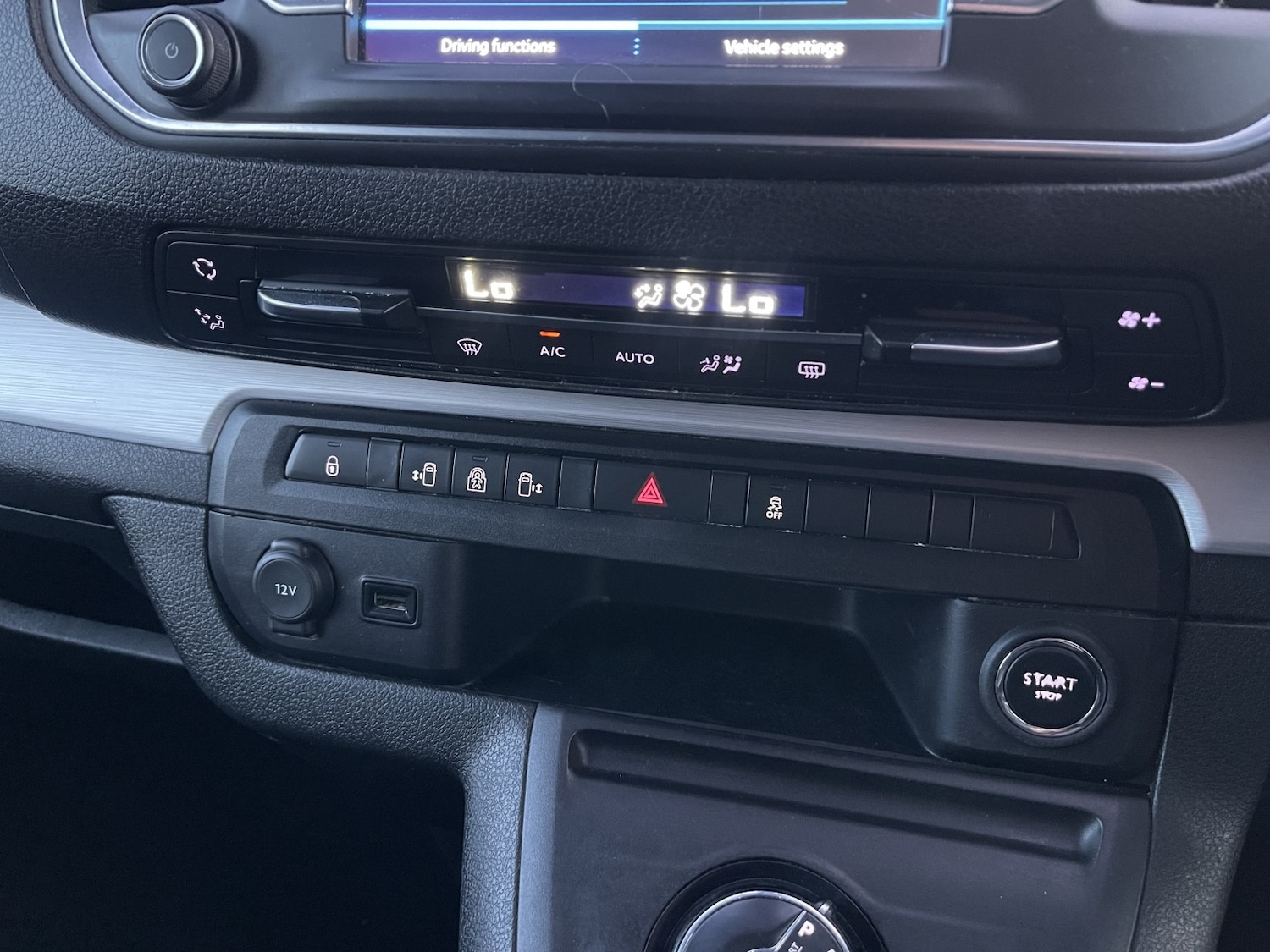 Used Peugeot Traveller 2017 for sale - 77968804: Photo 34