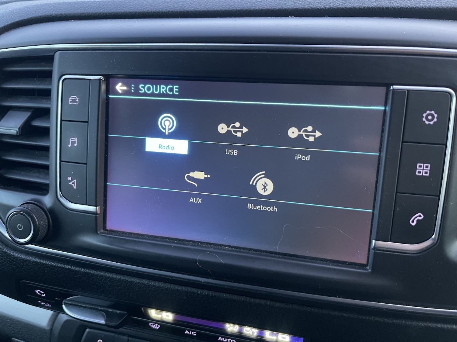 Used Peugeot Traveller 2017 for sale - 77968804: Photo 44