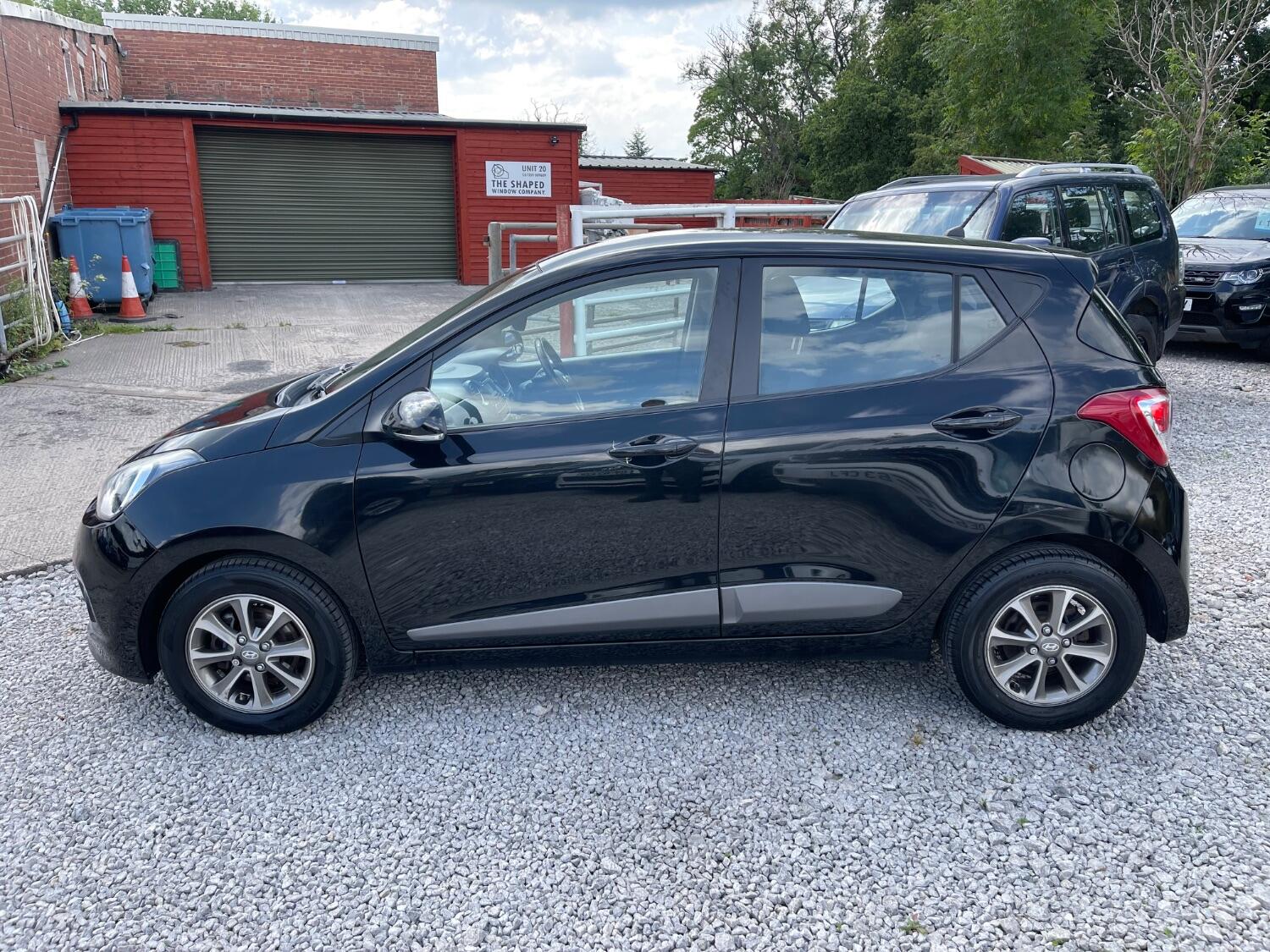 Used Hyundai i10 2014 for sale - 76794392: Photo 4