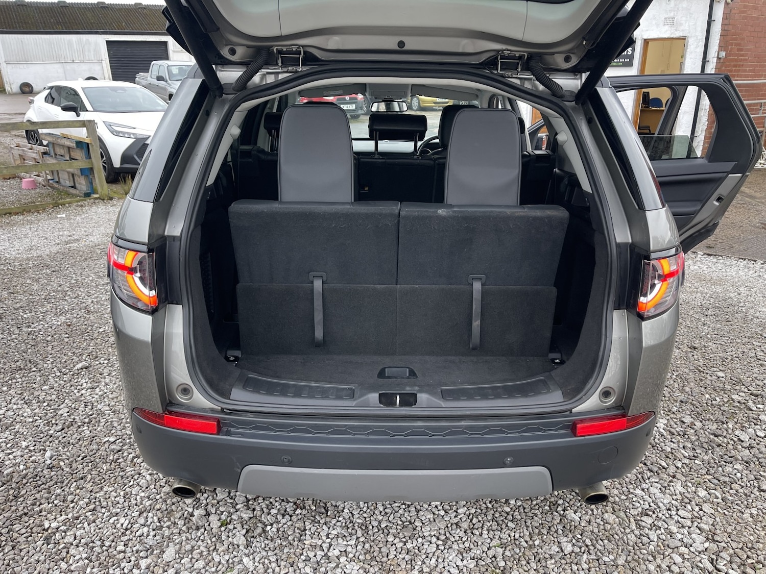 Used Land Rover Discovery Sport 2018 for sale - 77213373: Photo 11