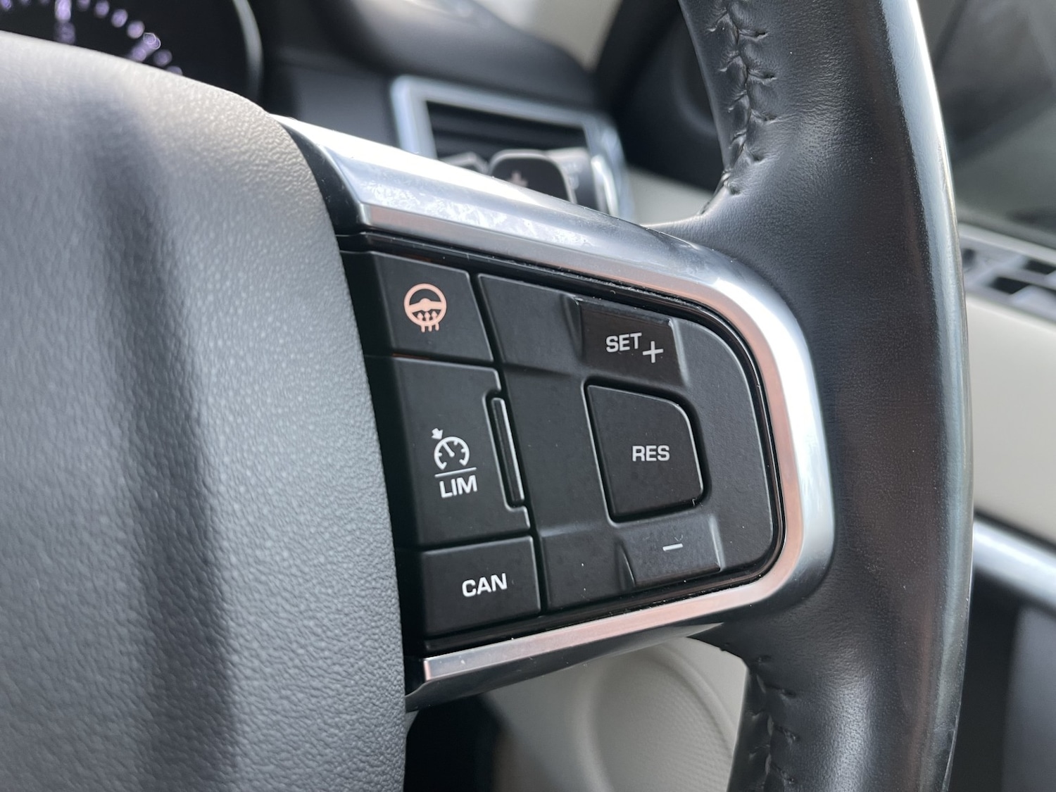 Used Land Rover Discovery Sport 2015 for sale - 77968647: Photo 31