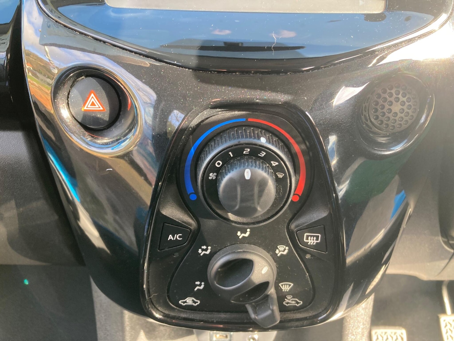 Used Toyota AYGO 2015 for sale - 77396125: Photo 15