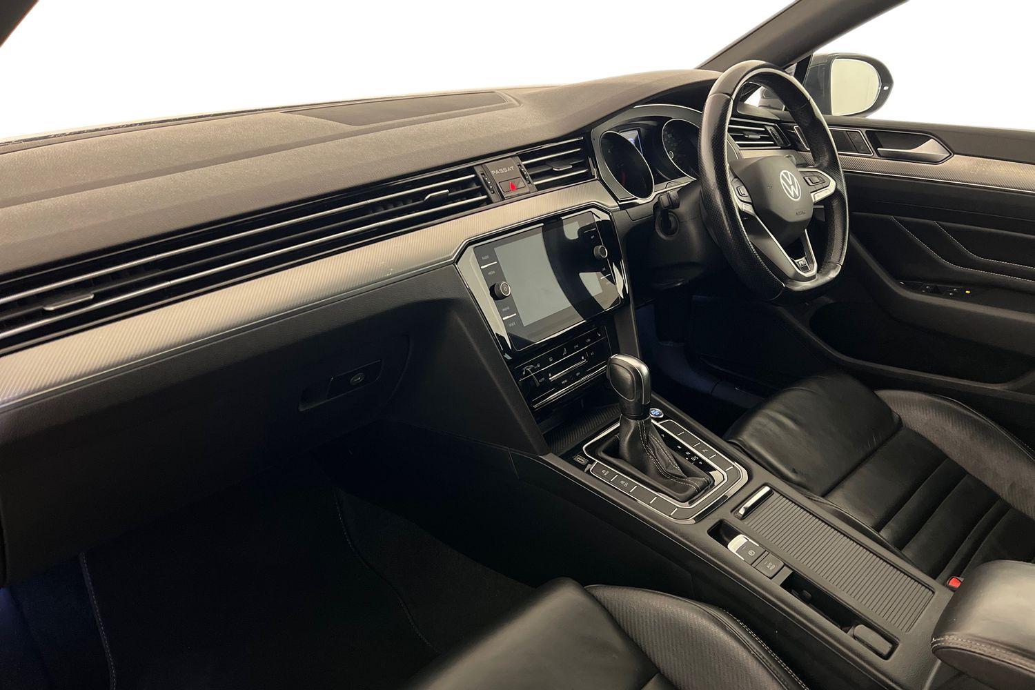 Used Volkswagen Passat 2021 for sale - 76674367: Photo 2