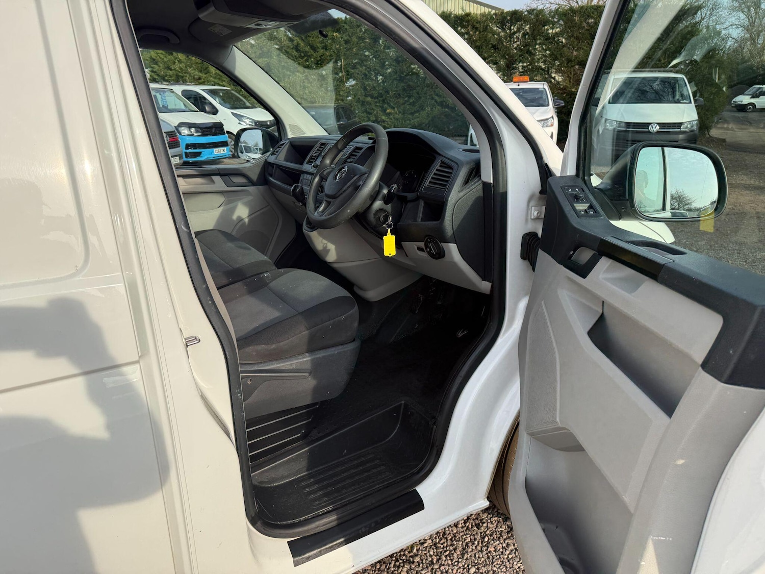 Used Volkswagen Transporter 2017 for sale - 77970254: Photo 24