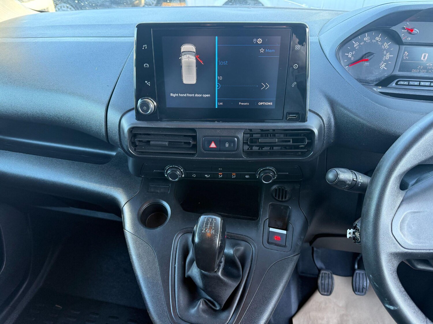 Used Peugeot Partner 2020 for sale - 76953090: Photo 30