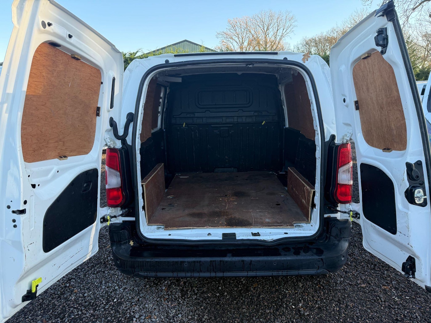 Used Peugeot Partner 2020 for sale - 76953090: Photo 35