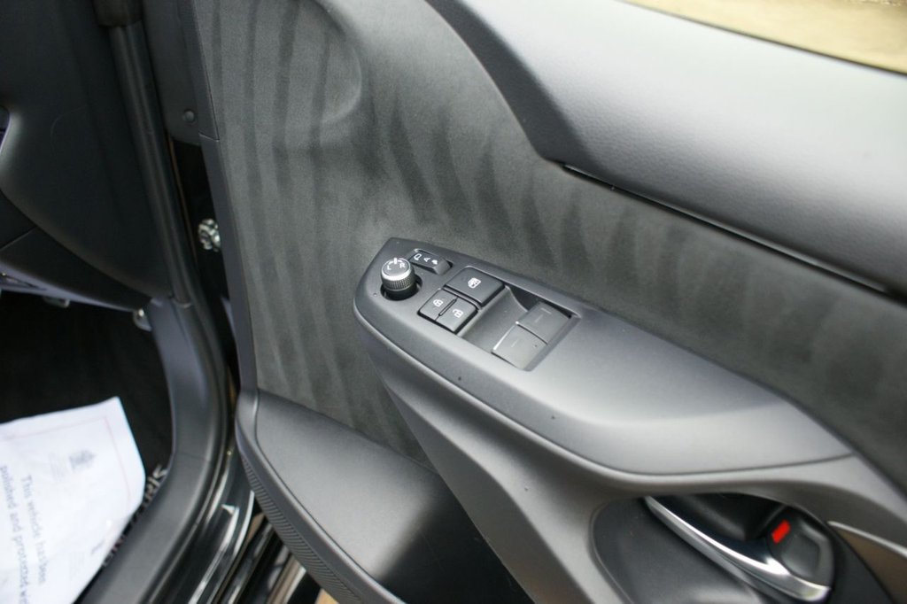 Used Toyota Yaris 2021 for sale - 77250012: Photo 36