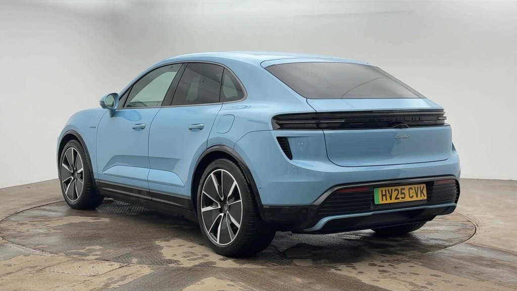 Used Porsche Macan 2025 for sale - 76668162: Photo 2