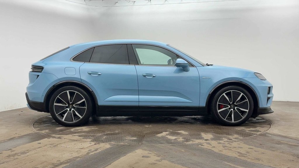 Used Porsche Macan 2025 for sale - 76668162: Photo 3