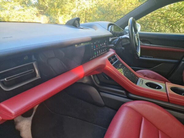 Used Porsche Taycan 2020 for sale - 76323144: Photo 32