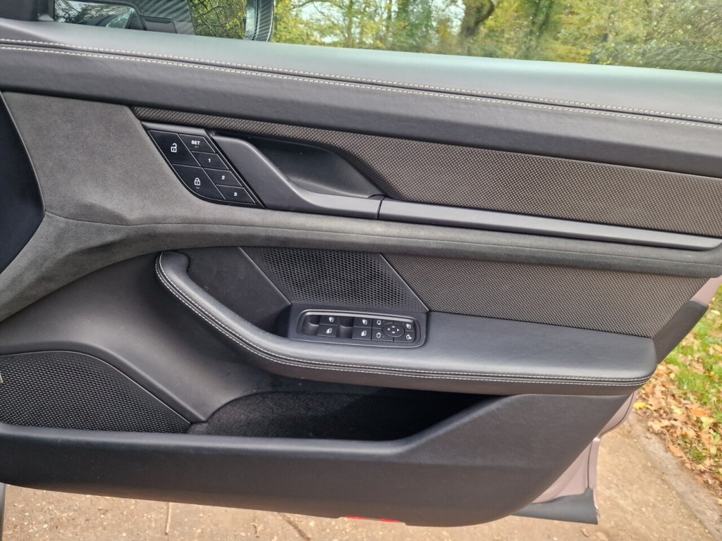 Used Porsche Taycan 2022 for sale - 76323652: Photo 32