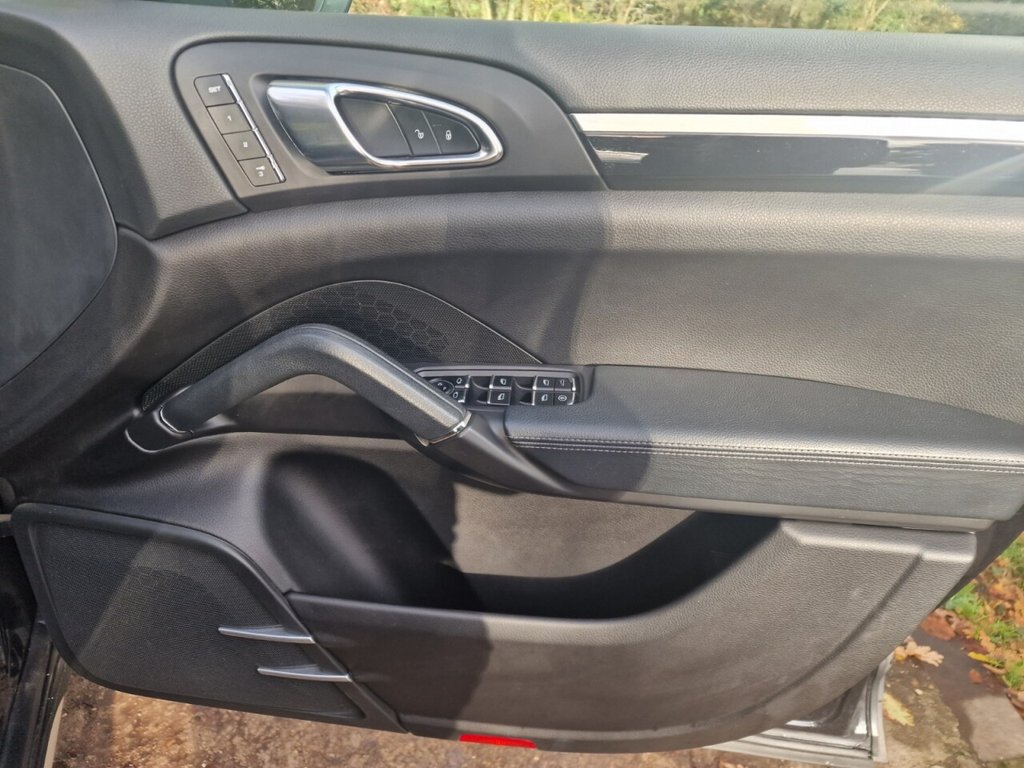 Used Porsche Cayenne 2012 for sale - 76559299: Photo 23