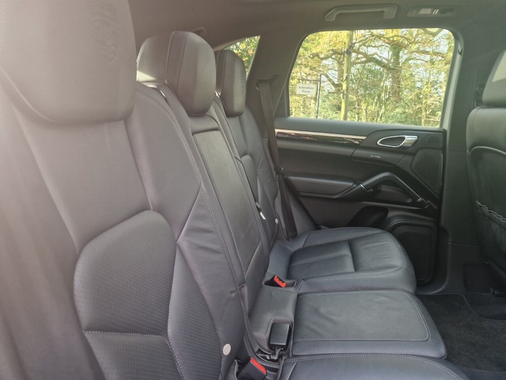 Used Porsche Cayenne 2012 for sale - 76559299: Photo 25