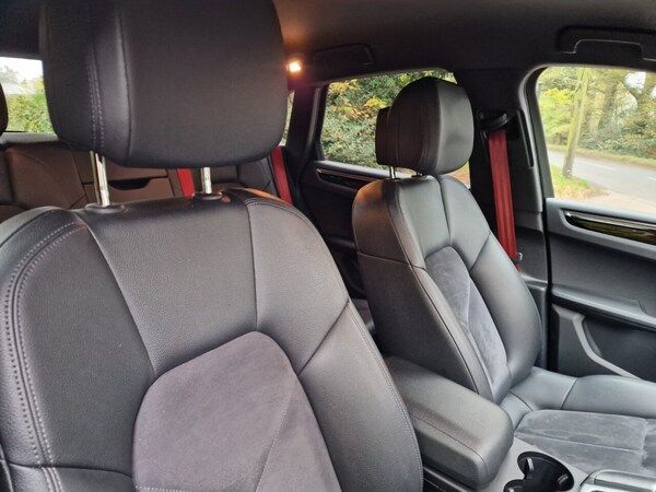 Used Porsche Macan 2020 for sale - 76323269: Photo 25