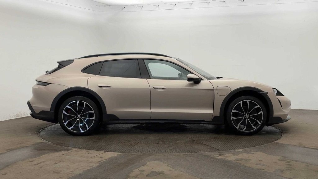 Used Porsche Taycan 2021 for sale - 76539652: Photo 3