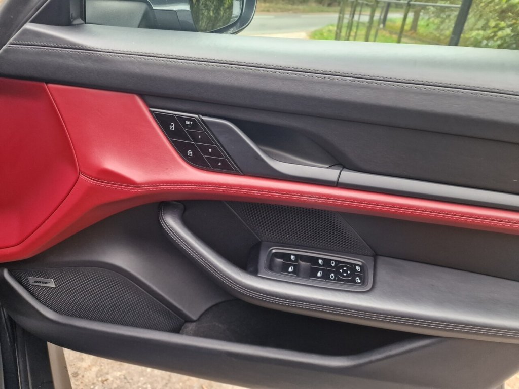 Used Porsche Taycan 2021 for sale - 76323291: Photo 25