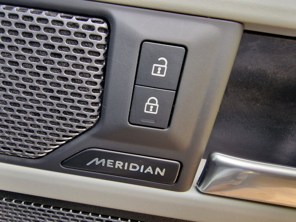 Used Land Rover Defender 2023 for sale - 76367855: Photo 26