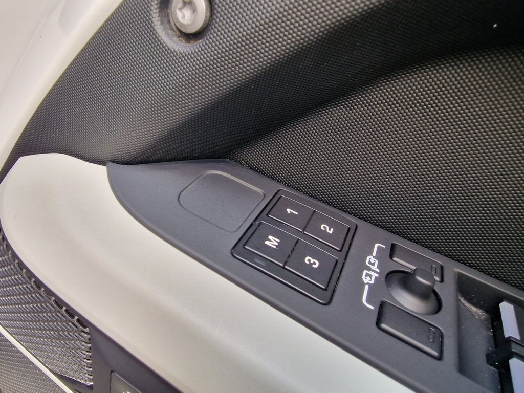 Used Land Rover Defender 2023 for sale - 76367855: Photo 27