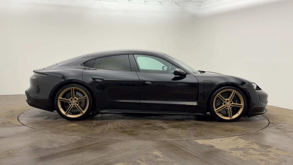 Used Porsche Taycan 2020 for sale - 76703752: Photo 2