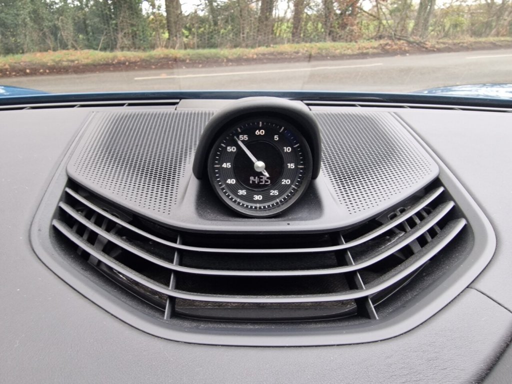 Used Porsche Taycan 2024 for sale - 76547112: Photo 40