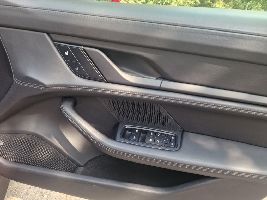 Used Porsche Taycan 2022 for sale - 76323104: Photo 31