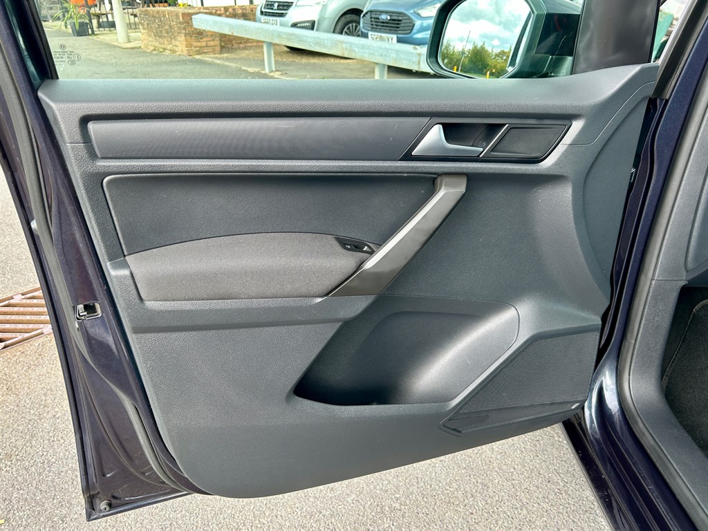 Used Volkswagen Caddy Maxi Life 2018 for sale - 77691230: Photo 20