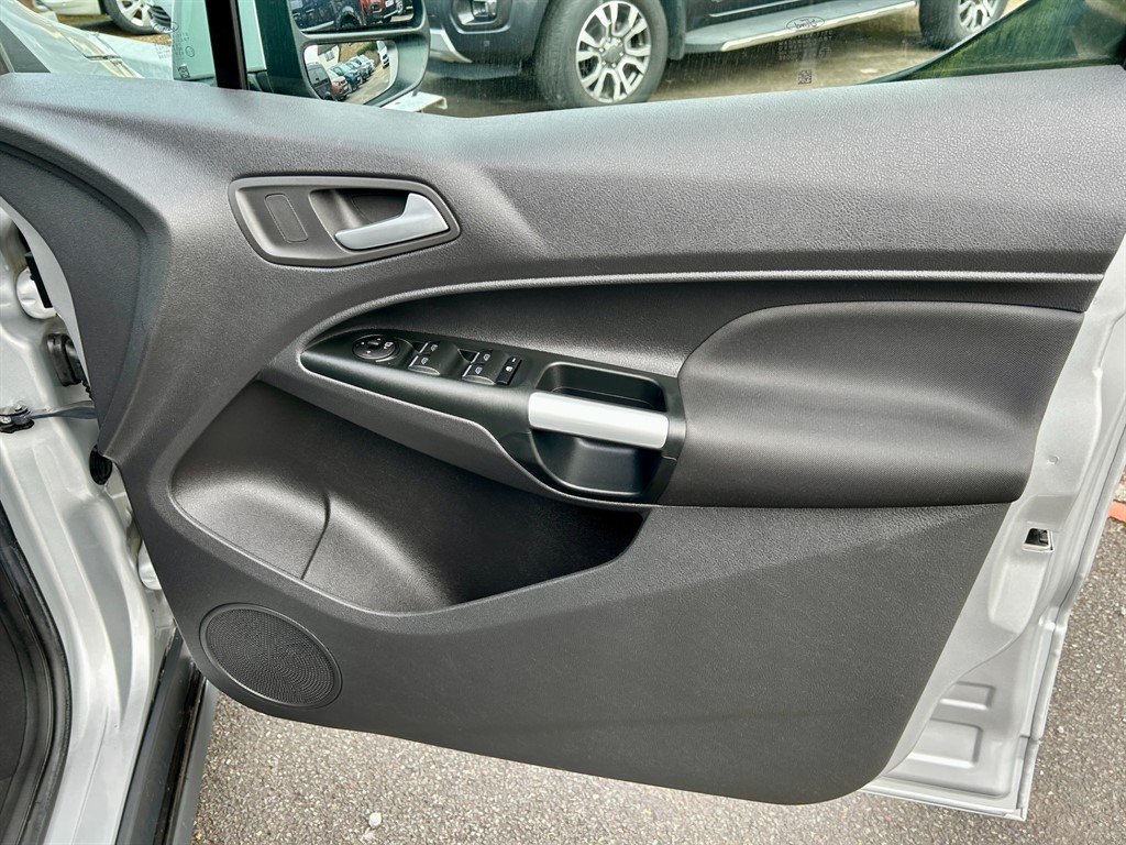 Used Ford Grand Tourneo Connect 2018 for sale - 77691210: Photo 25