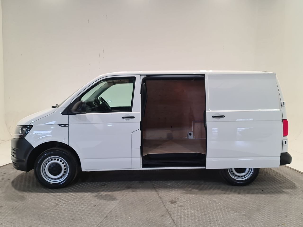 Used Volkswagen Transporter 2018 for sale - 78190764: Photo 9