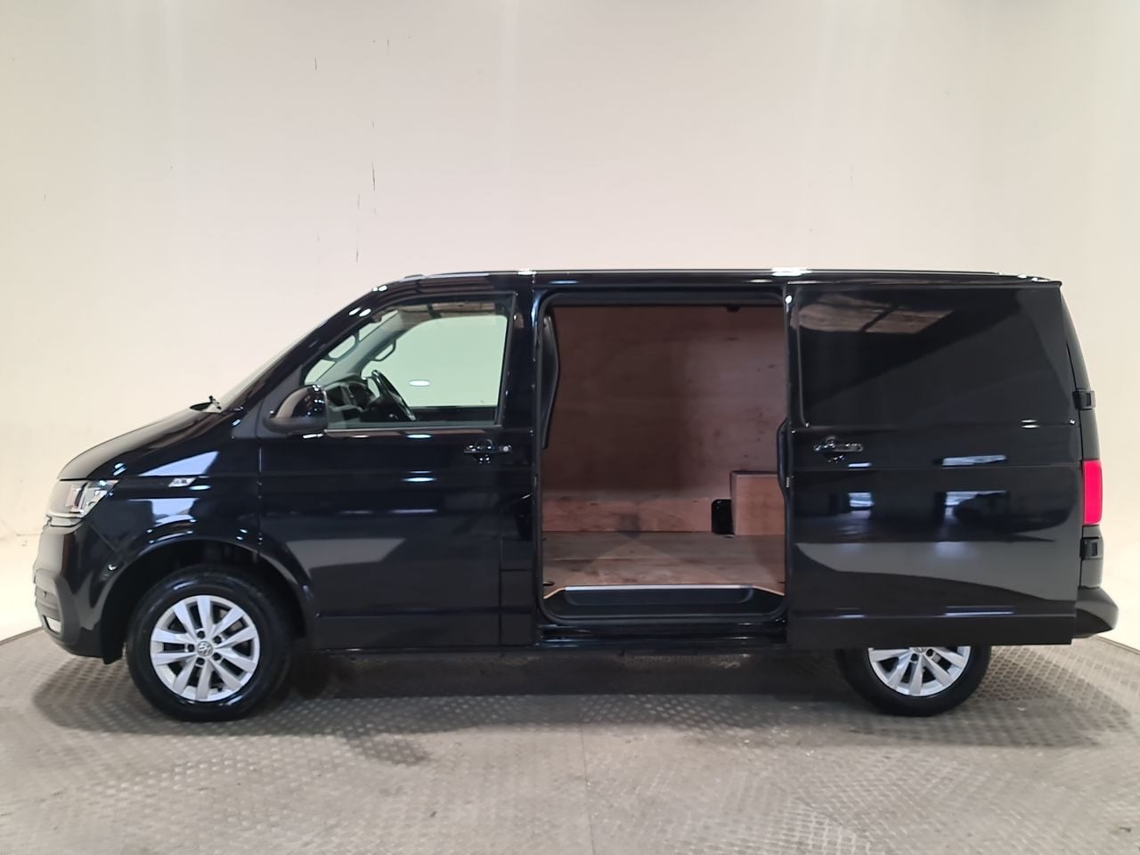 Used Volkswagen Transporter 2023 for sale - 78090852: Photo 10