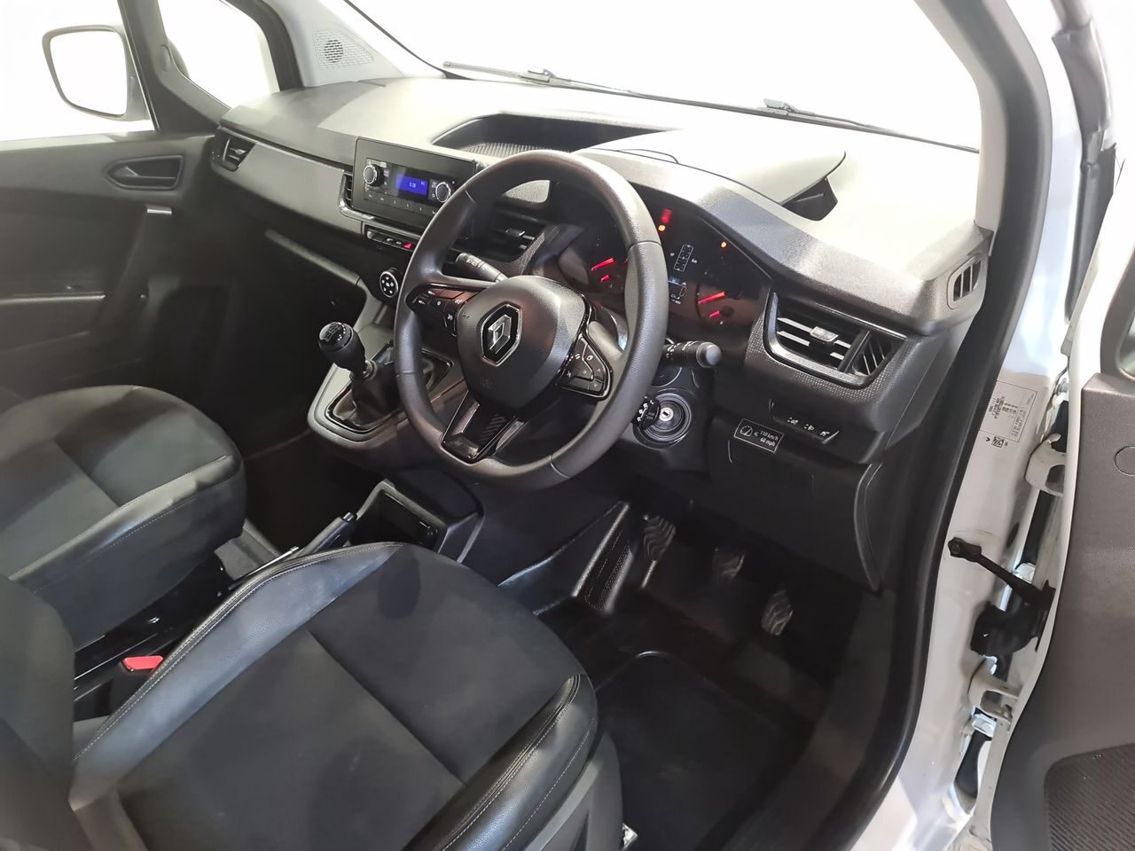 Used Renault Kangoo 2023 for sale - 76685598: Photo 19