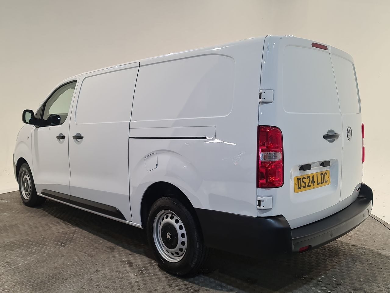 Used Vauxhall Vivaro 2024 for sale - 77463039: Photo 10