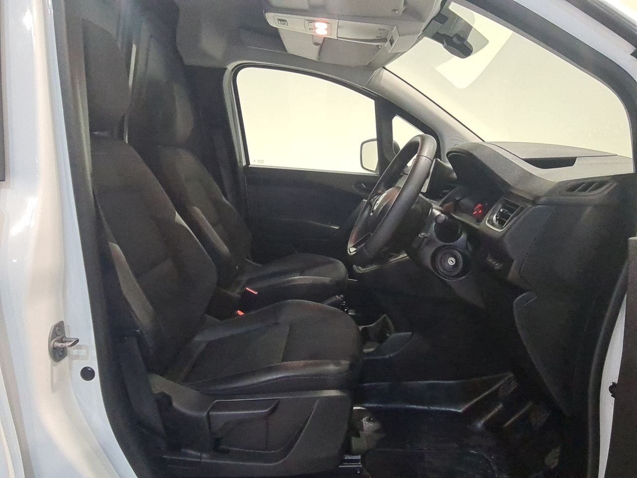 Used Renault Kangoo 2023 for sale - 77952104: Photo 19