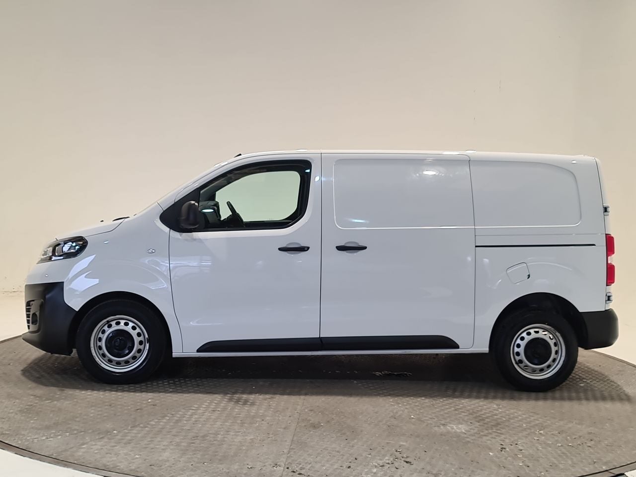 Used Vauxhall Vivaro 2023 for sale - 77905709: Photo 5