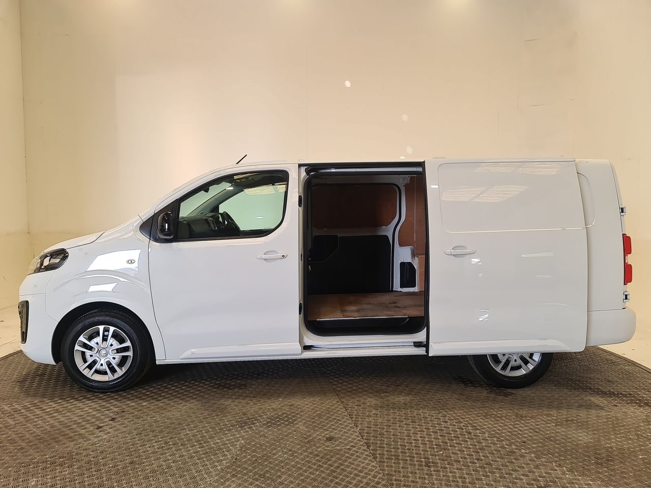 Used Vauxhall Vivaro 2023 for sale - 76544922: Photo 9