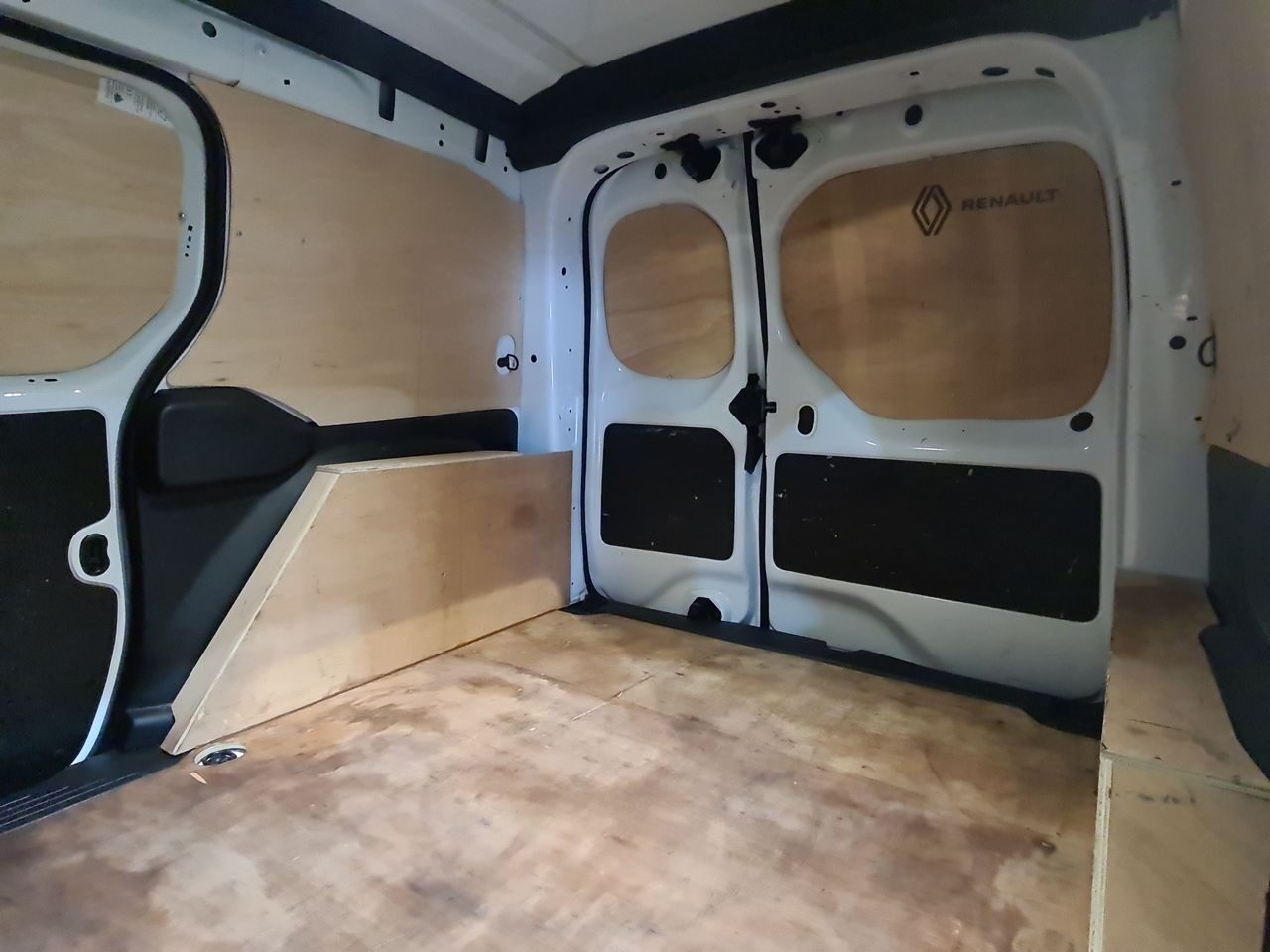 Used Renault Kangoo 2024 for sale - 77952142: Photo 8