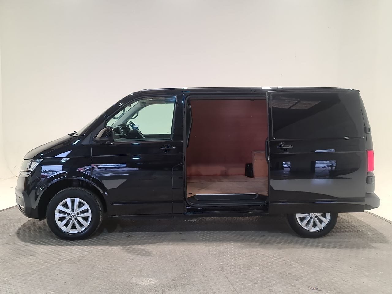 Used Volkswagen Transporter 2023 for sale - 77742671: Photo 10