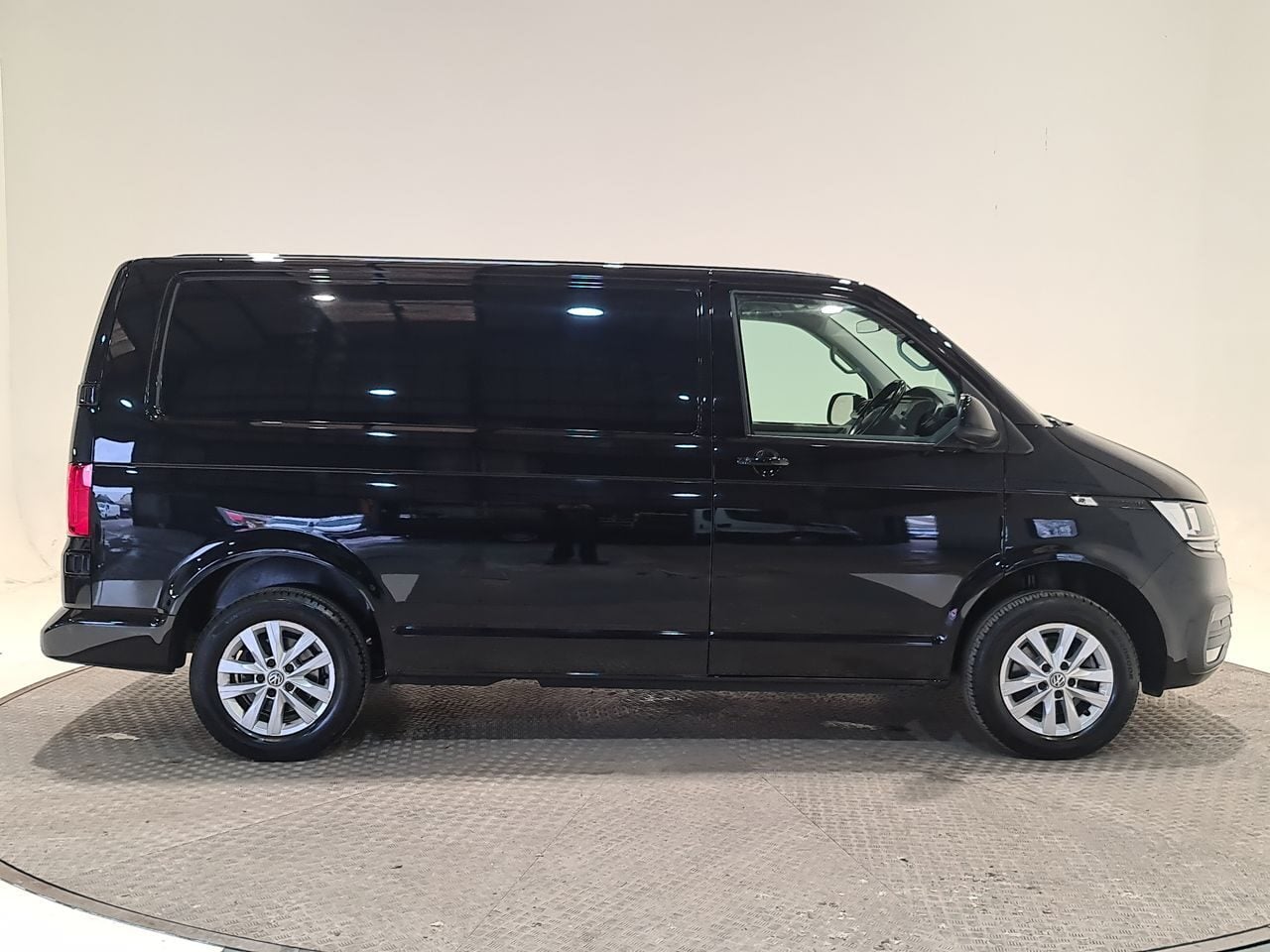 Used Volkswagen Transporter 2023 for sale - 77742671: Photo 18