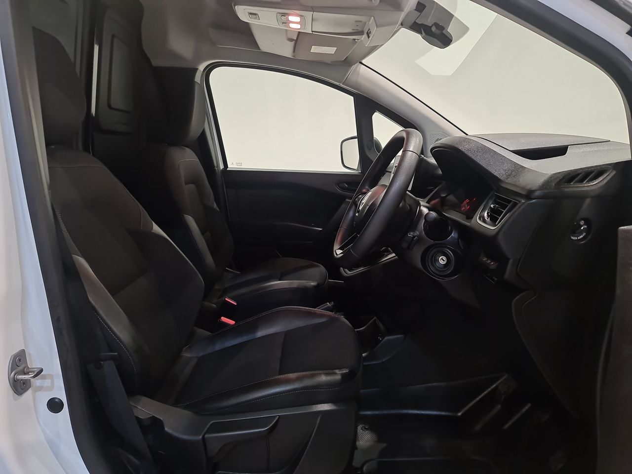 Used Renault Kangoo 2023 for sale - 76706019: Photo 19