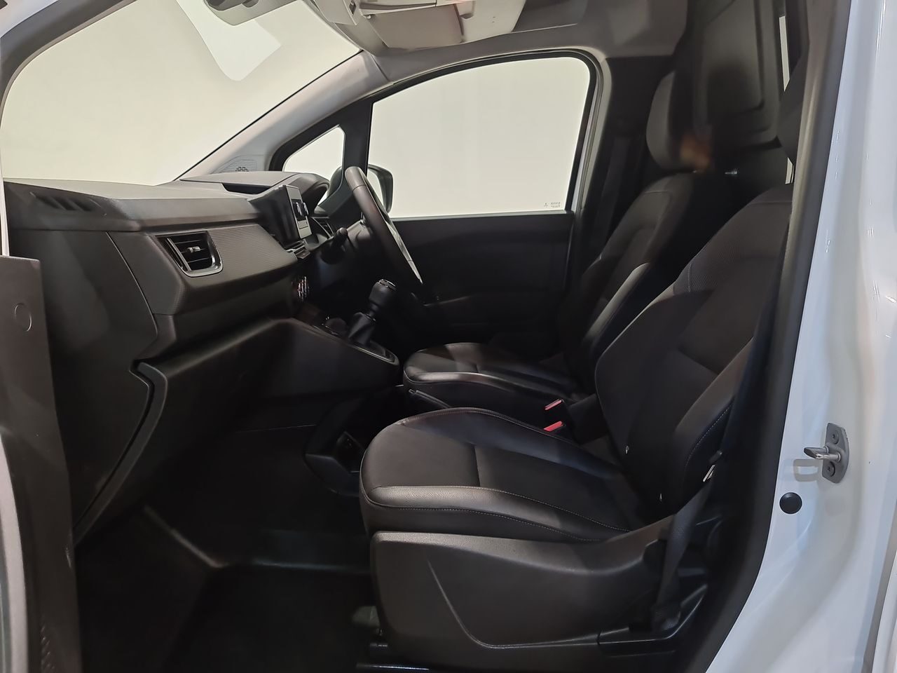 Used Renault Kangoo 2023 for sale - 77952135: Photo 7