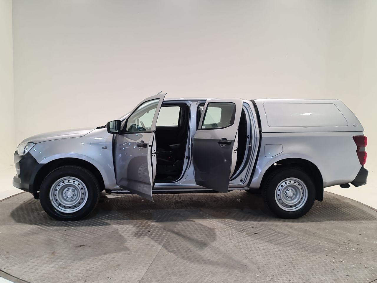 Used Isuzu D-Max 2023 for sale - 77905702: Photo 9