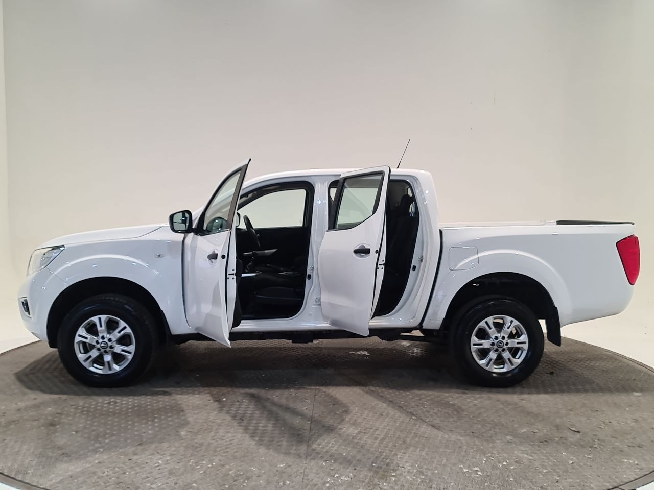 Used Nissan Navara 2021 for sale - 77582438: Photo 9