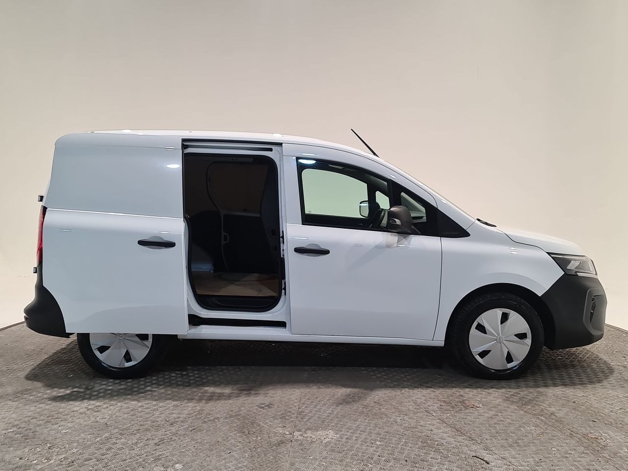 Used Nissan Other 2023 for sale - 76706010: Photo 18