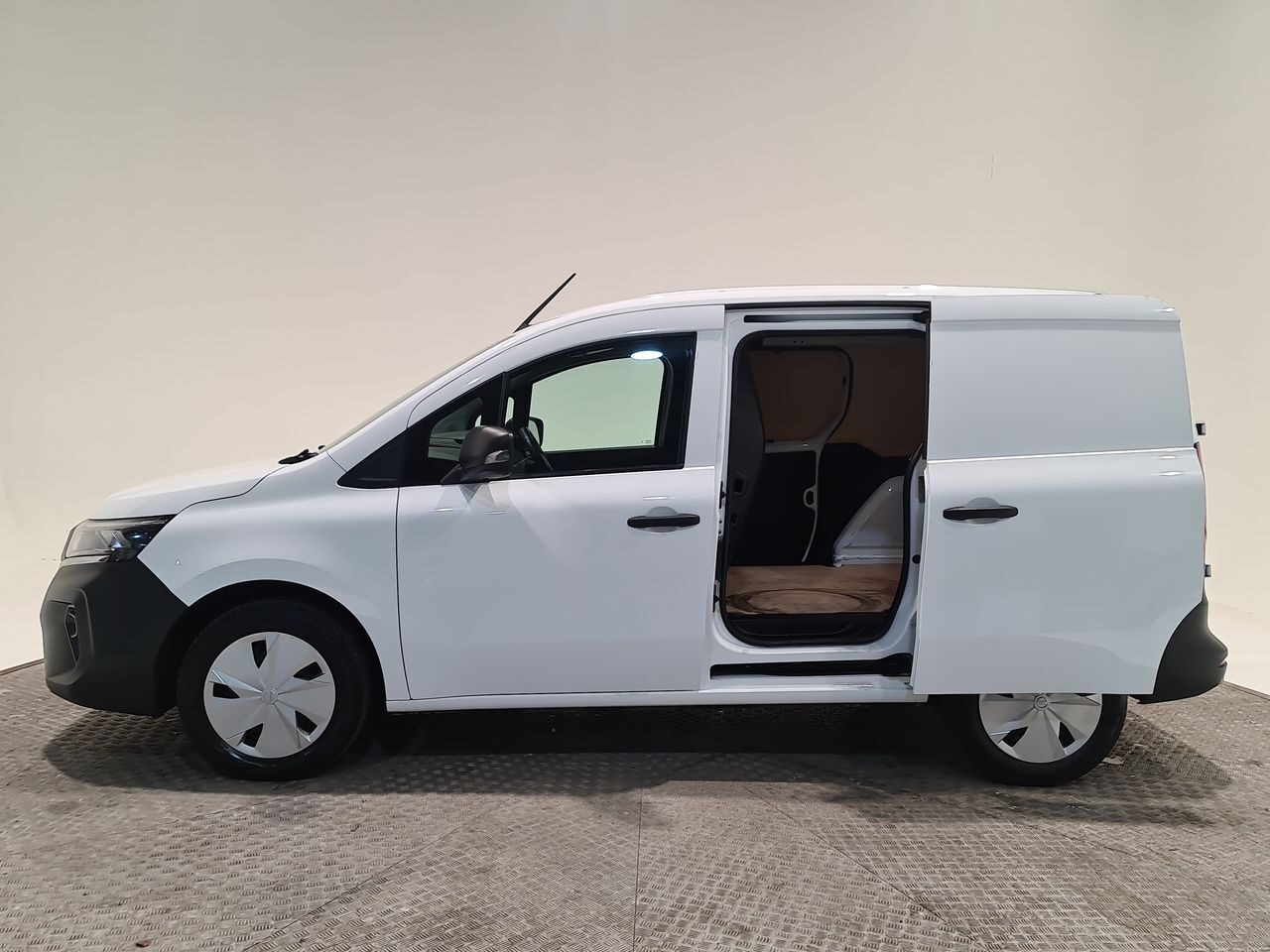 Used Nissan Other 2023 for sale - 76706010: Photo 9