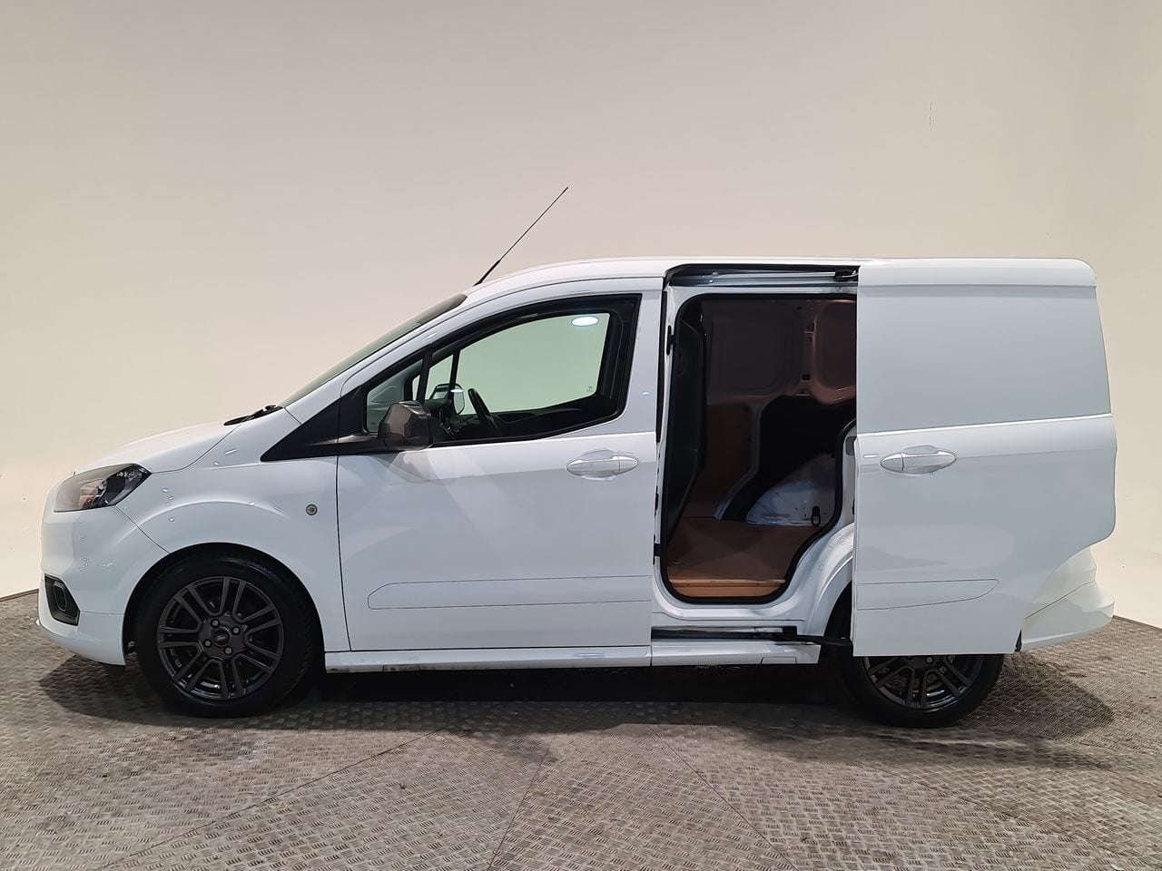 Used Ford Transit Courier 2021 for sale - 76710657: Photo 9