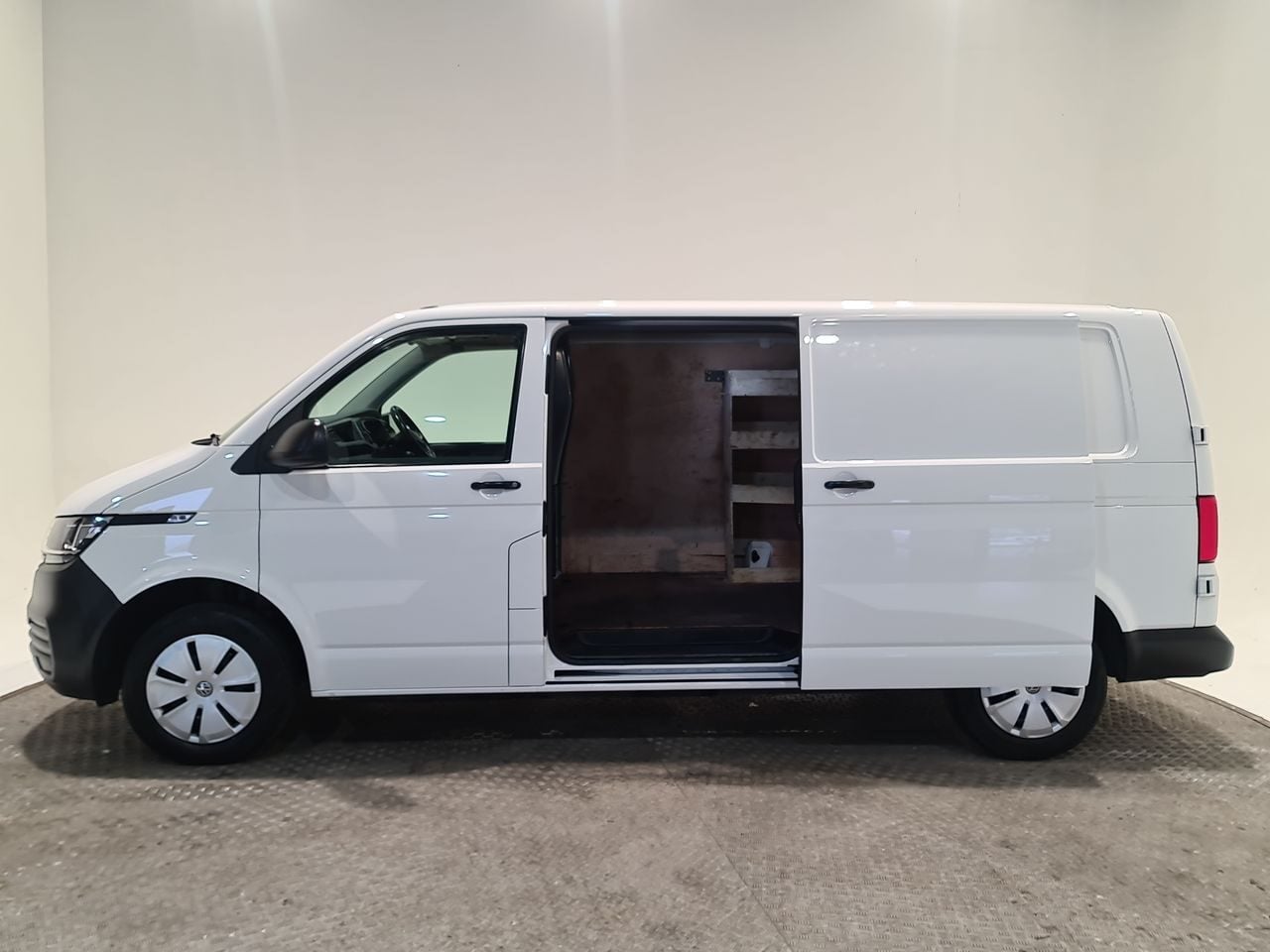 Used Volkswagen Transporter 2024 for sale - 77651527: Photo 9