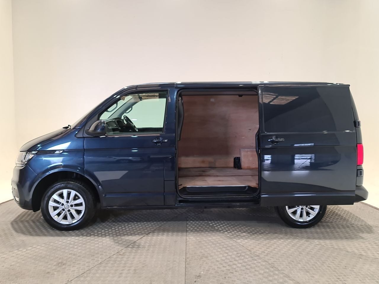 Used Volkswagen Transporter 2023 for sale - 77501302: Photo 10