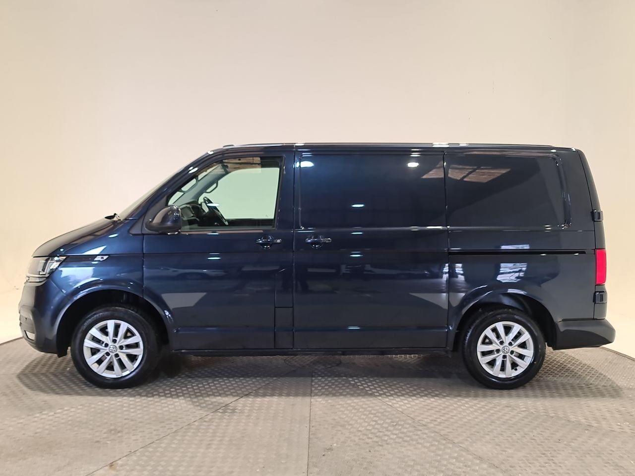 Used Volkswagen Transporter 2023 for sale - 77501302: Photo 6