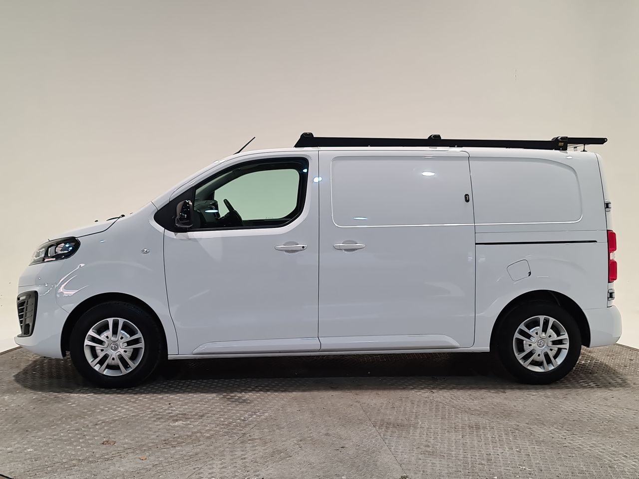 Used Vauxhall Vivaro 2023 for sale - 76616979: Photo 5