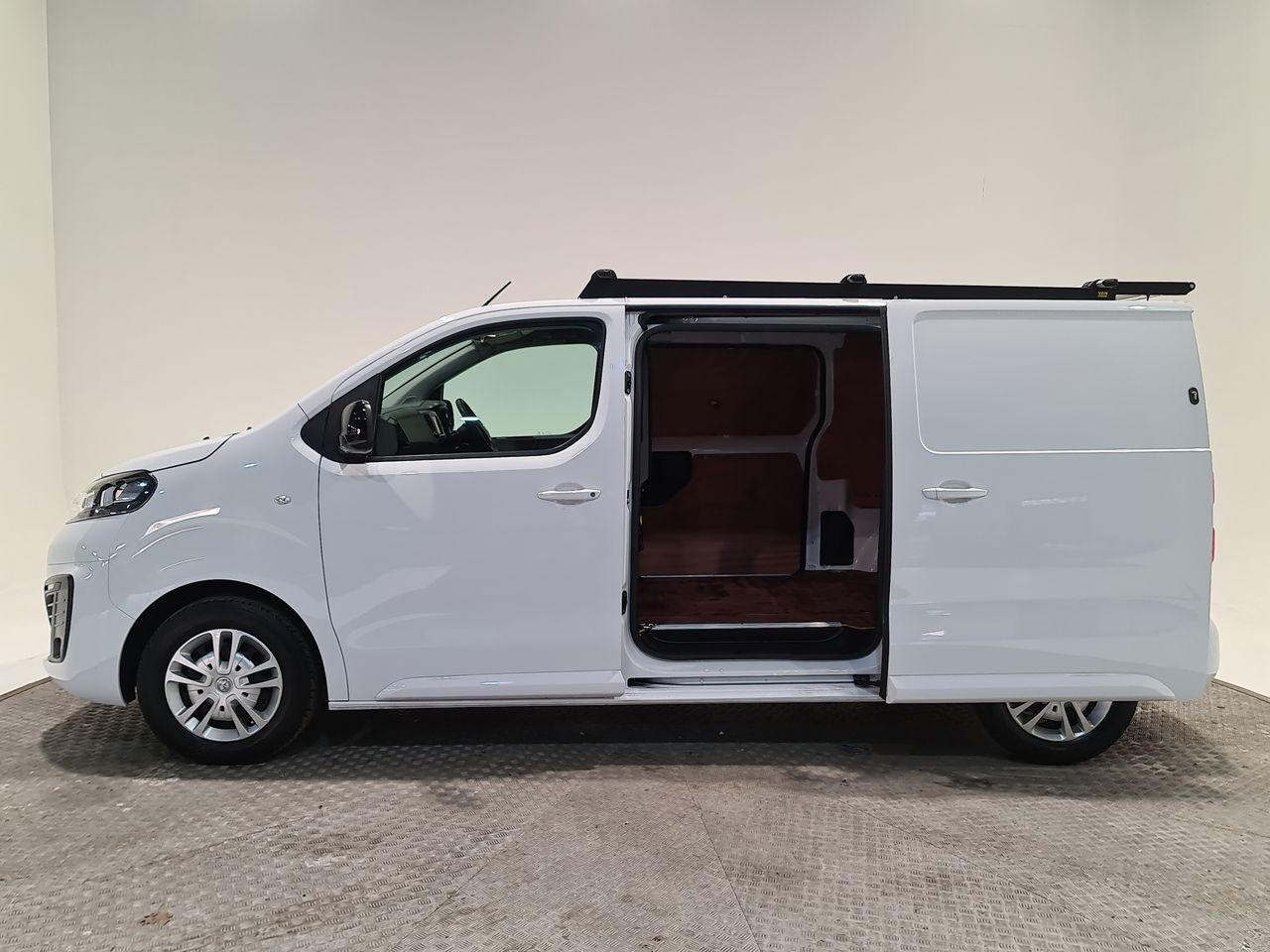 Used Vauxhall Vivaro 2023 for sale - 76616979: Photo 9